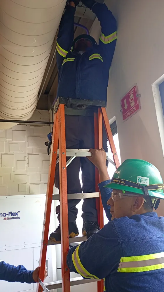 Instalación de dispositivo de seguridad en techo